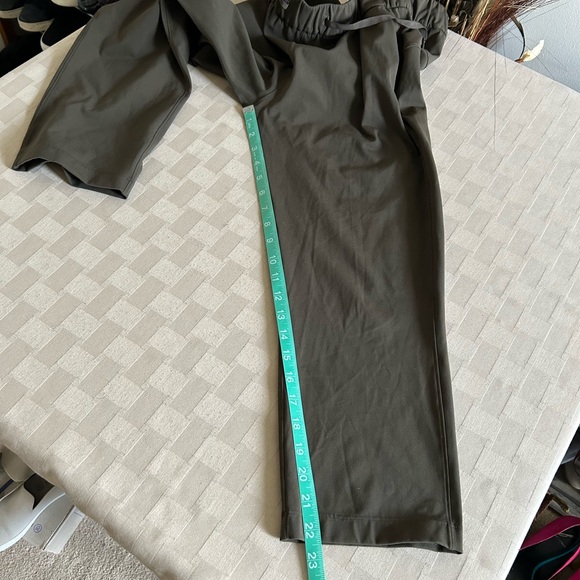 Lululemon On The Fly Crop 23” in Dark Olive - Picture 13 of 13